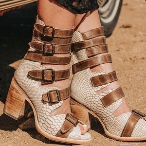 Freebird White Snake Bond New